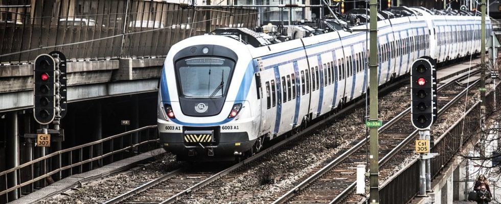 Total stop in train traffic in Stockholm after fire