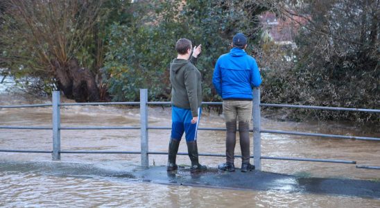 Two departments on red alert for flooding a kayaker missing