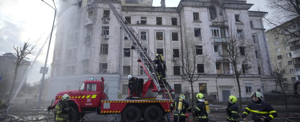 at least ten injured after Russian attack on central kyiv