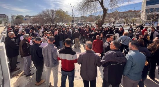 in Iraqi Kurdistan civil servants demonstrate after months of unpaid