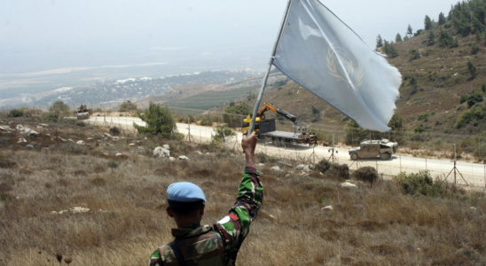 three UN soldiers and a Lebanese injured in an explosion