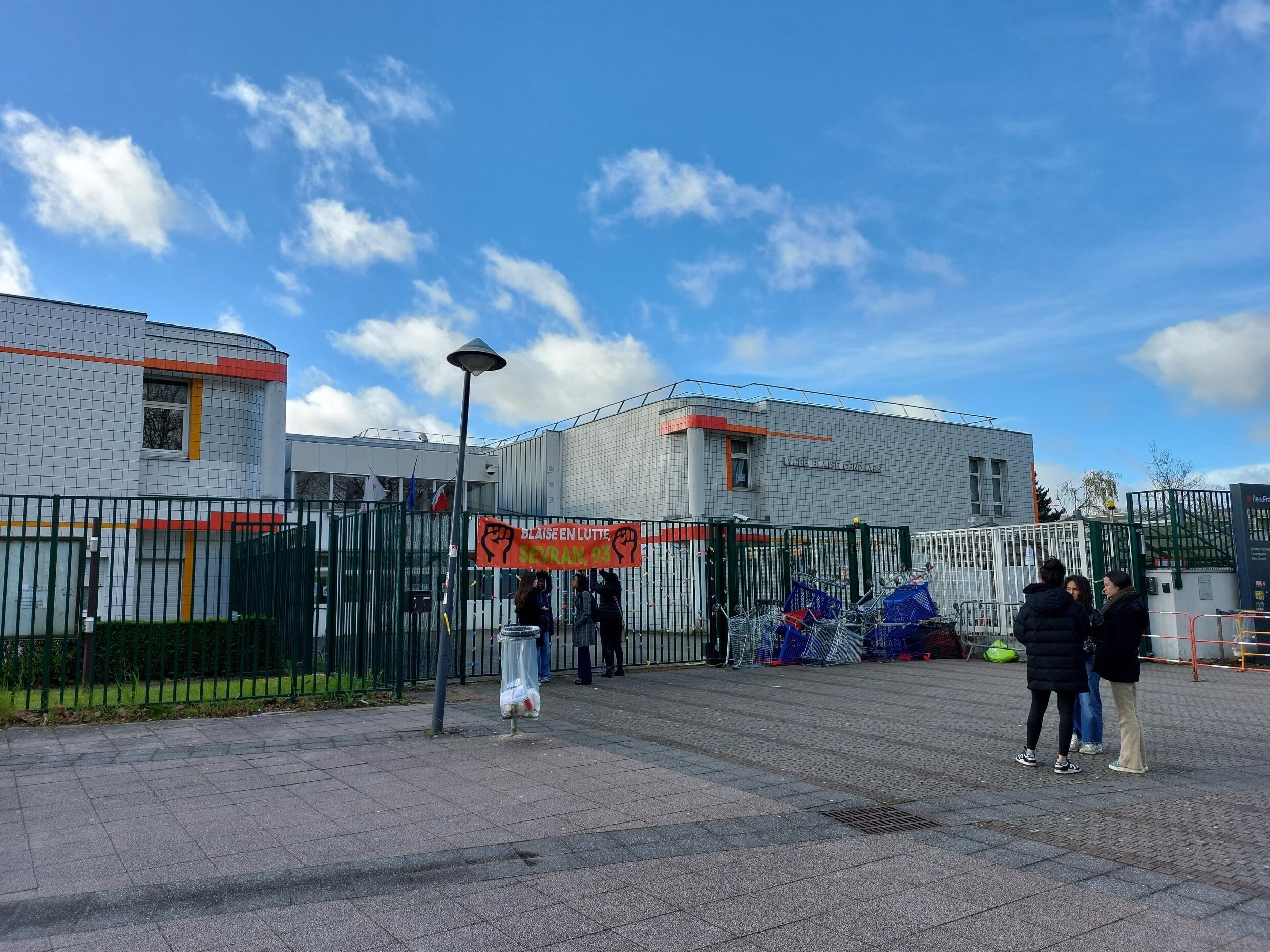 The entrance to the Blaise-Cendrars high school, cited in the report where the high school students put together a video published on TikTok to denounce their conditions.  A video that has 3 million views.