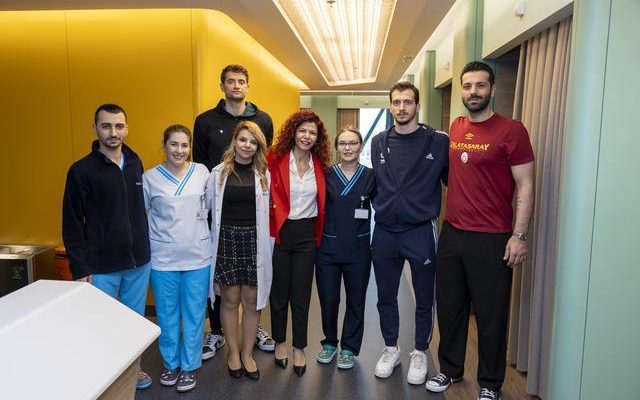 A meaningful visit from famous basketball players to cancer patients