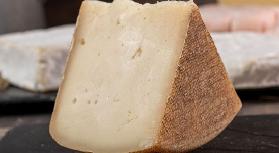 Alert recall of cheese contaminated with listeria