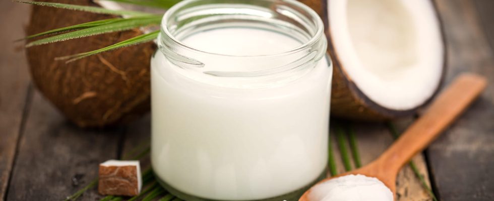 Does whitening your teeth with coconut oil really work