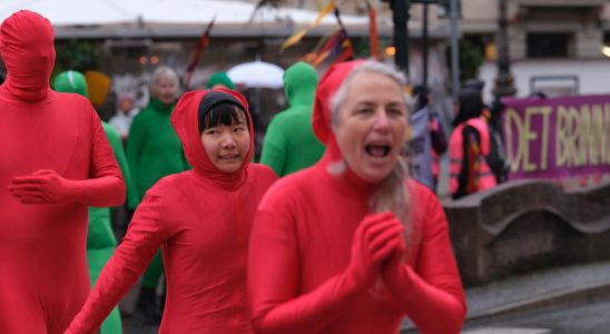 Extinction Rebellion stopped traffic on Stureplan demanding an end