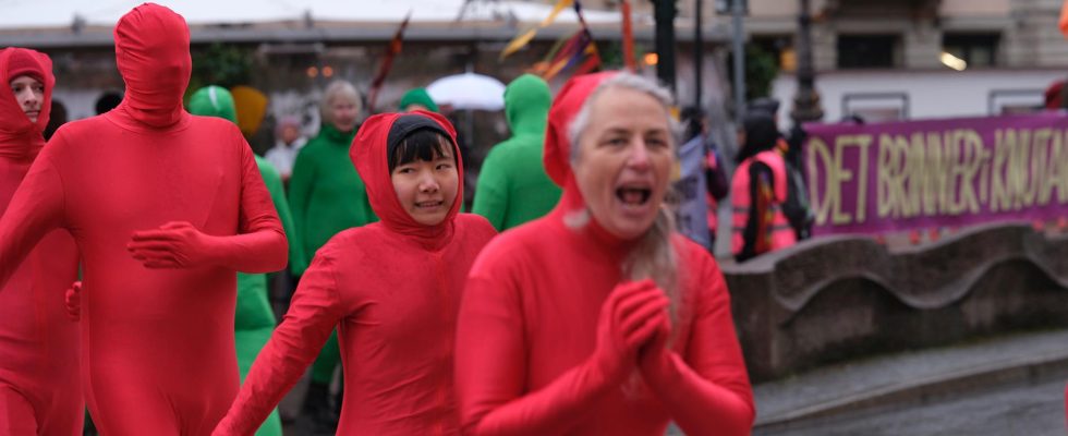 Extinction Rebellion stopped traffic on Stureplan demanding an end