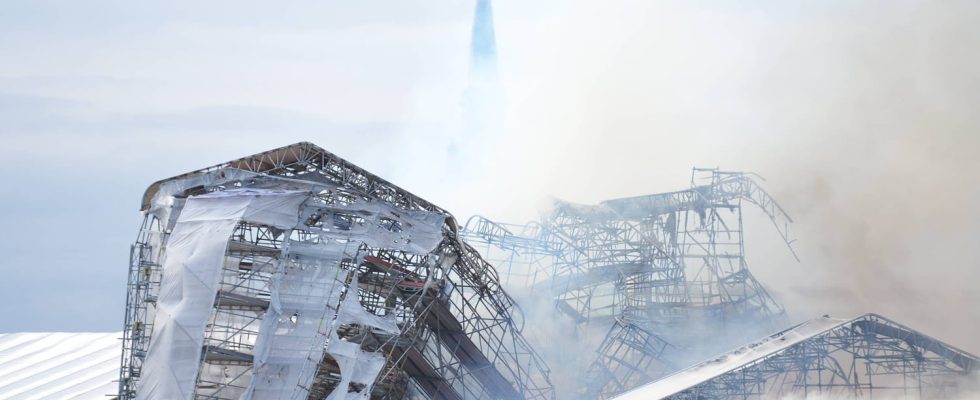 Fire at the Copenhagen Stock Exchange spectacular images