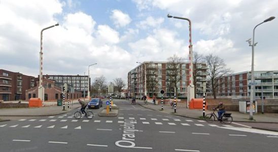 Important bridge in Utrecht closed for months as a precaution