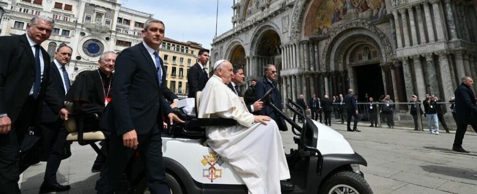 In Venice the Pope meets prisoners and warns about preserving