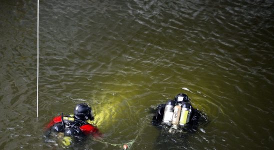 Man dead in diving accident stuck at a depth