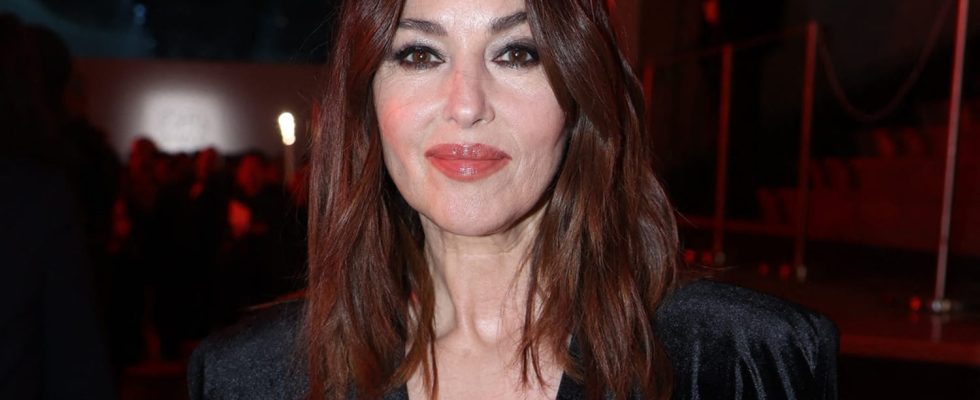 Monica Bellucci released her favorite beauty look to support her