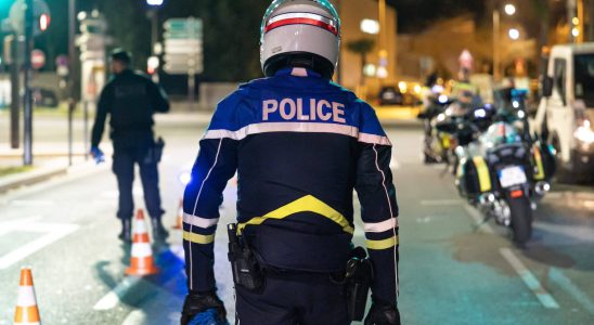 Paris a police officer and a child in absolute emergency