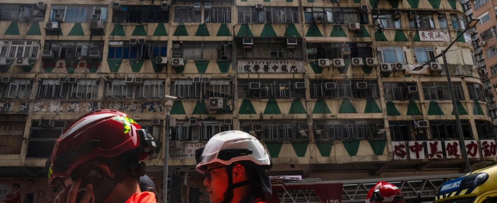 Several dead in fire in Hong Kong