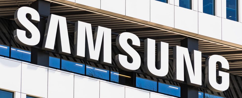 Smartphone sales Samsung becomes world number 1 again