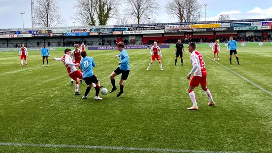 Spakenburg takes a step towards the title with a late