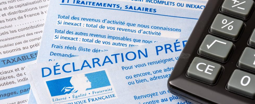 Taking advantage of the approach to tax returns scammers send