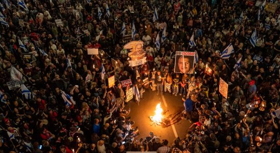 Tens of thousands demonstrate against Netanyahu