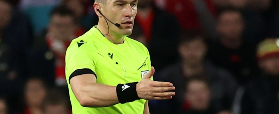 The Barcelona – PSG referee is particularly harsh