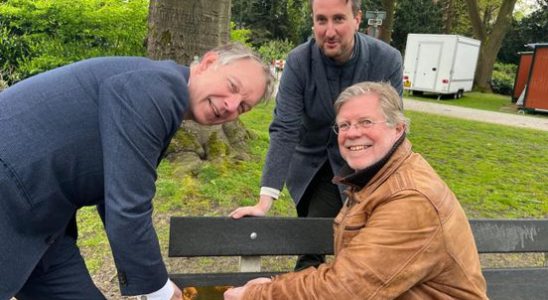 These benches in Baarn draw attention to suicide A good