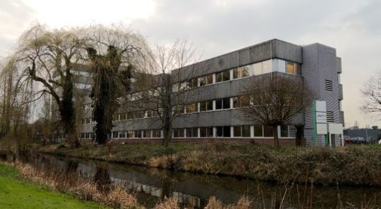 Woerden agrees to research into asylum seekers center We think