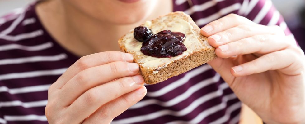 You should definitely not brush your teeth after eating these