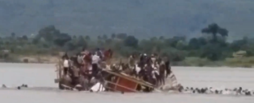 a tragic shipwreck of a whaling boat on the Mpoko