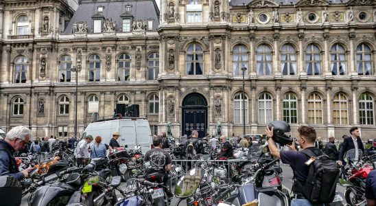 demonstrations throughout France against the technical inspection of two wheelers