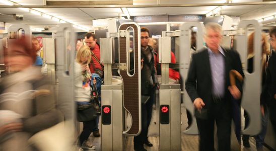 iPhone owners who use public transport in Ile de France are starting