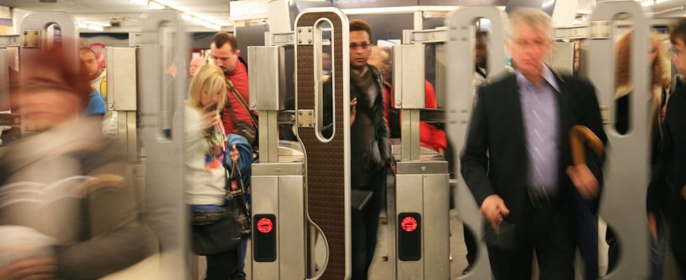 iPhone owners who use public transport in Ile de France are starting