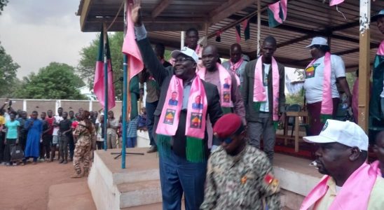 in Koumra opponent Brice Mbaimon Guedmbaye advocates a democratic transition