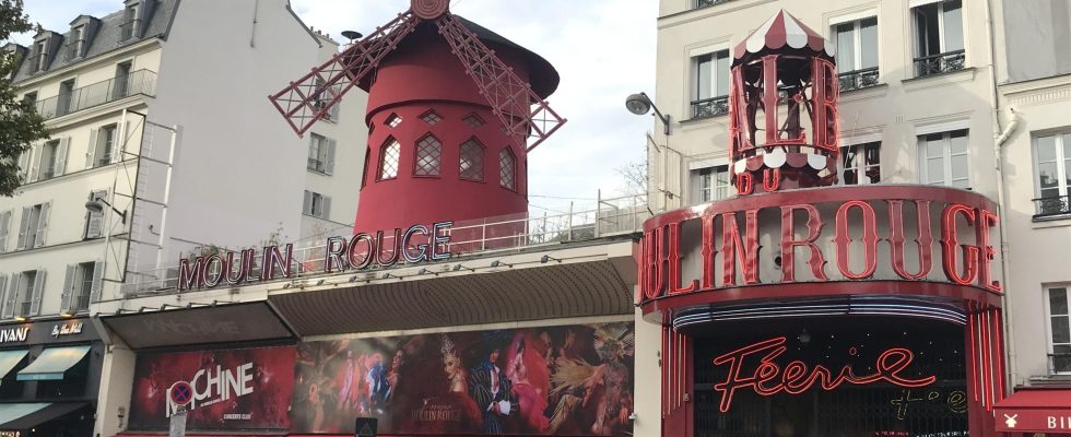 in Paris the wings of the Moulin Rouge fell without