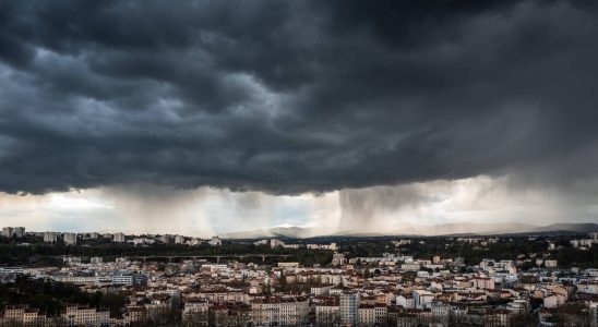 the force of the winds worries several sites closed