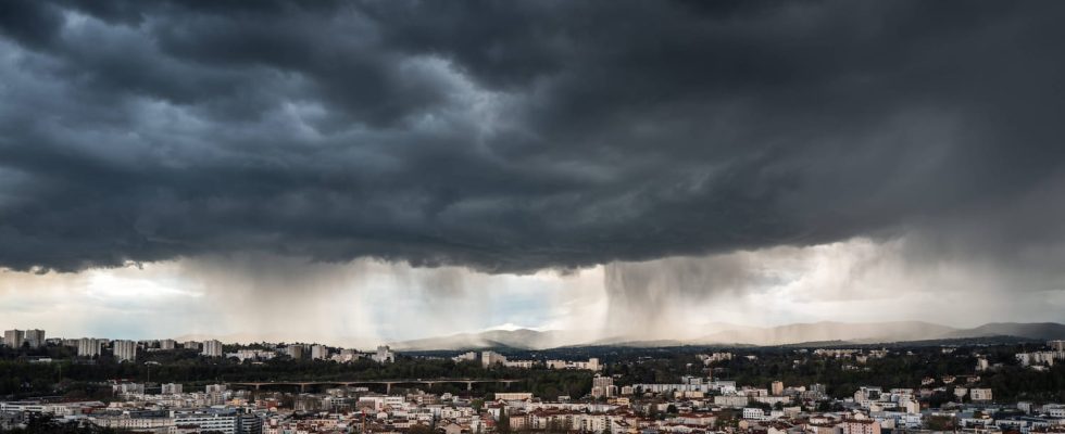 the force of the winds worries several sites closed