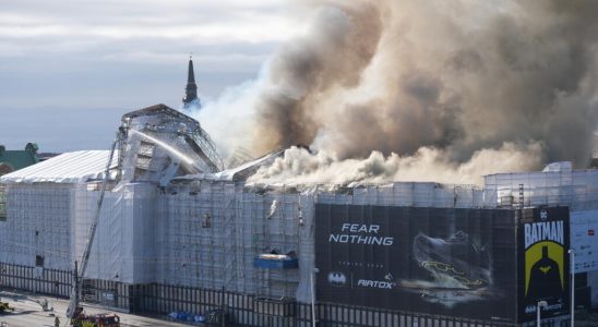 the old Copenhagen Stock Exchange devoured by flames