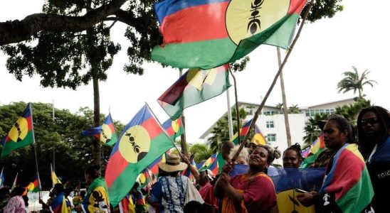 thousands of people in Noumea for and against the expansion