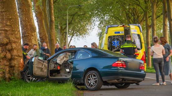 112 news Car flies out of the bend and crashes