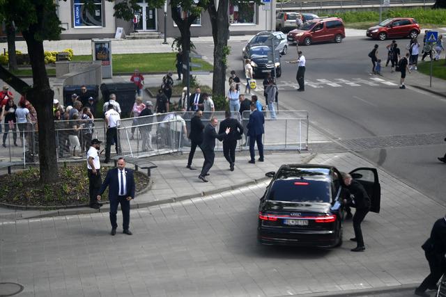 AA-20240515-34574046-34574045-SLOVAKYA_BASBAKANI_ROBERT_FICO_UGRADIGI_ARMED_ATTACK_YARALANDI (1)