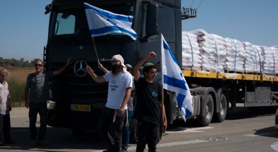 Activists in Israel destroy aid to Gaza