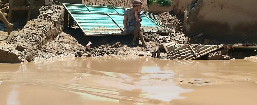 Afghan death toll rises in fresh floods