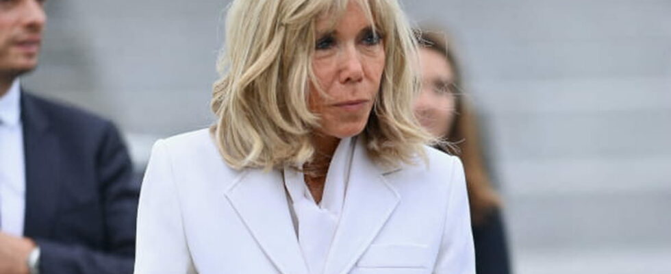 At 71 Brigitte Macron adopts the hairstyle that is sure