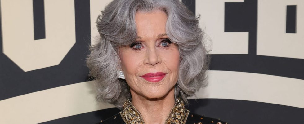 At 86 years old Jane Fonda uses this beauty accessory