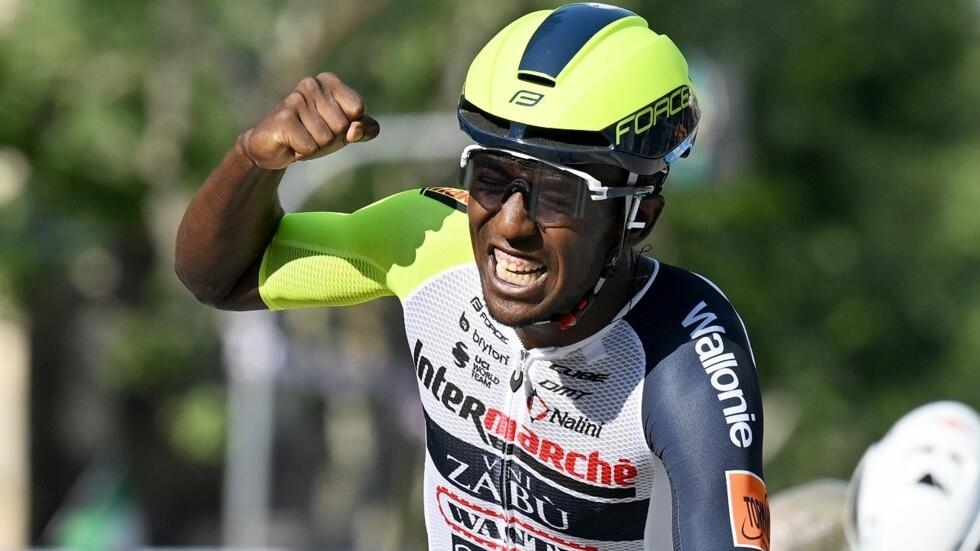 Eritrean cyclist Biniam Girmay winning the 10th stage of the Tour of Italy between Pescara and Jesi, May 17, 2022. (Illustrative image)