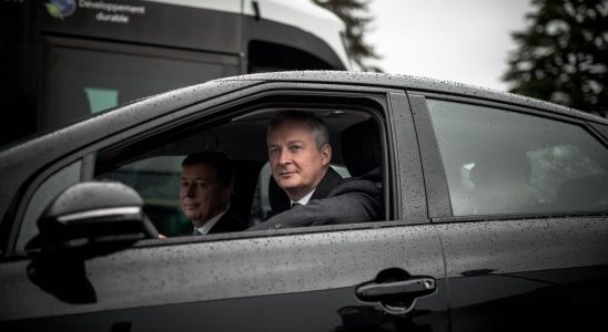 Bruno le Maire involved in a car accident with a