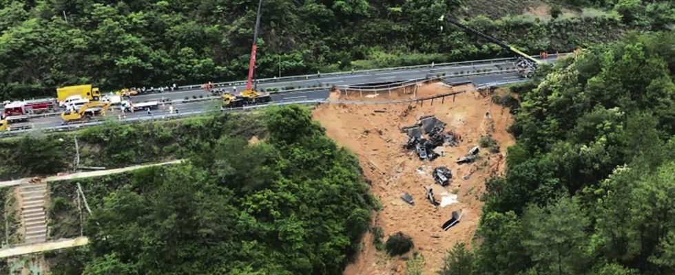 Collapse of a highway in China striking images