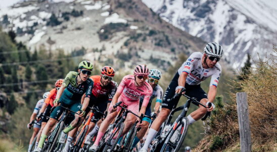 DIRECT Giro 2024 angry riders start postponed follow the race