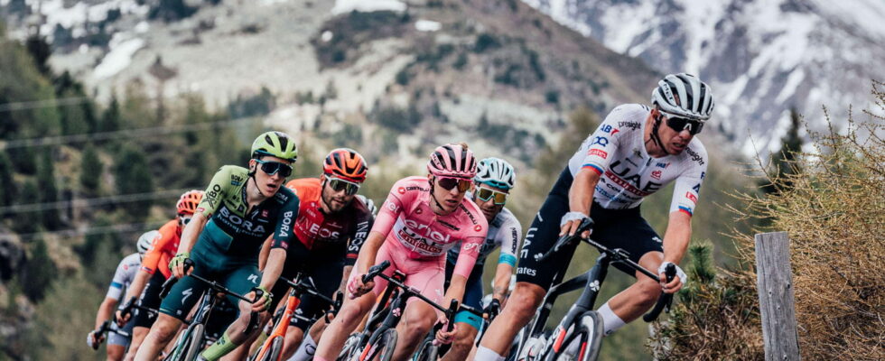 DIRECT Giro 2024 angry riders start postponed follow the race