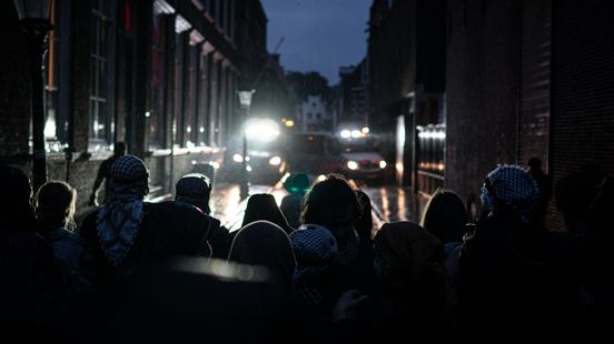 Dijksma defends the use of riot police at a demonstration