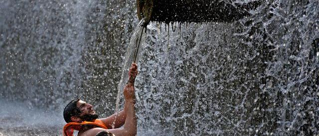 Extreme heat closes Pakistans schools Latest news fast