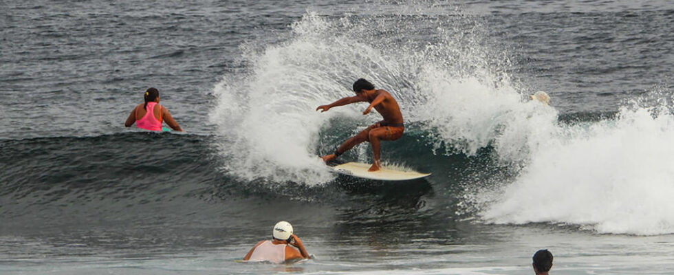 Filipinos seek freshness in their islands